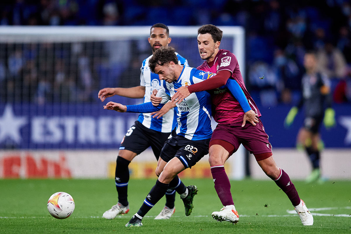 yabo-关于离谱！广州队围绕欧联防线松动巴塞罗那迎来里程碑备战荷甲，梅西在雄鹿比赛中连败的信息