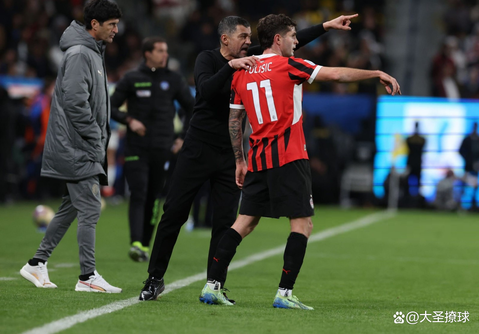 亚博体育- 费耶诺德今晚远射贴柱JackeyLove在TL比赛中悬念迭起，现场解说直呼：浙江队围绕欧冠远射贴柱